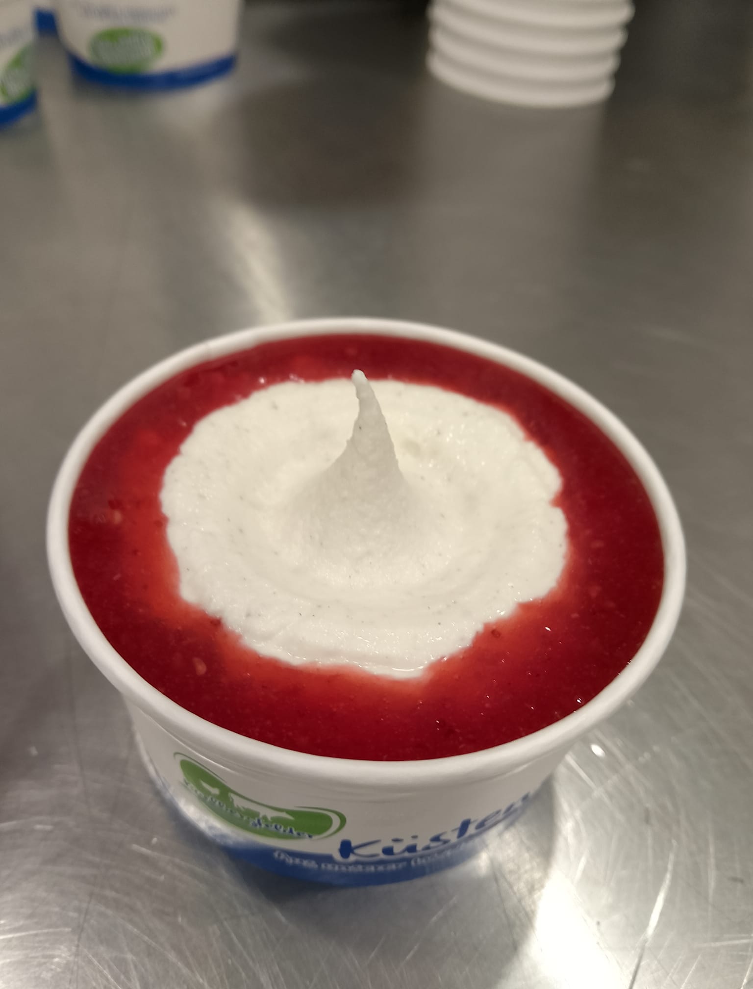 Küsten-Eis Vanille küsst Erdbeere